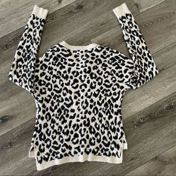 Yet Again Leopard Cropped Sweater Size Small Black/White - Picture 5 of 10
